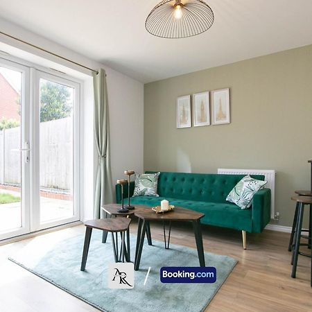 Cozy House By Ar Properties Short Lets & Serviced Accommodation Colchester Bagian luar foto
