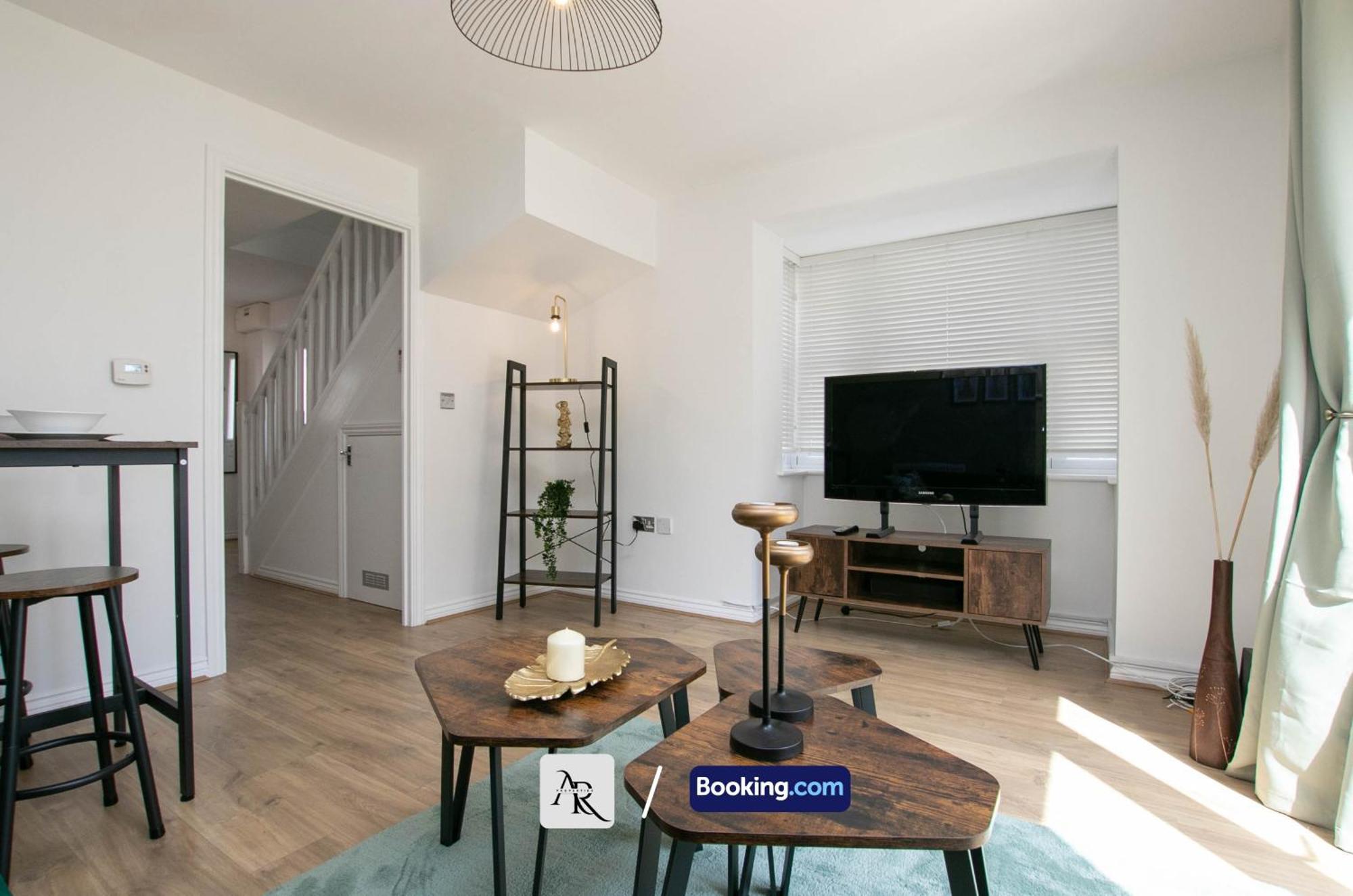 Cozy House By Ar Properties Short Lets & Serviced Accommodation Colchester Bagian luar foto