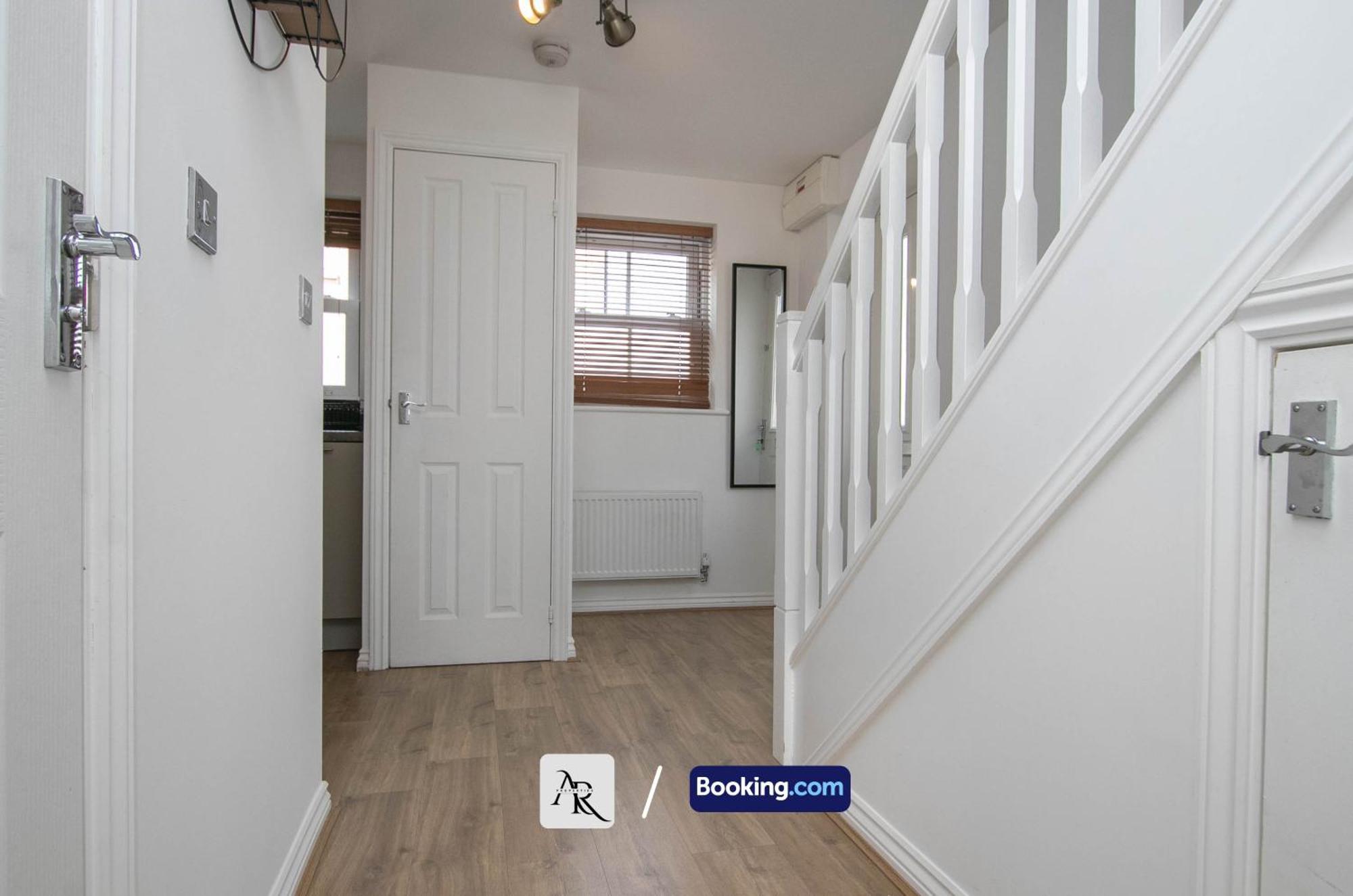 Cozy House By Ar Properties Short Lets & Serviced Accommodation Colchester Bagian luar foto