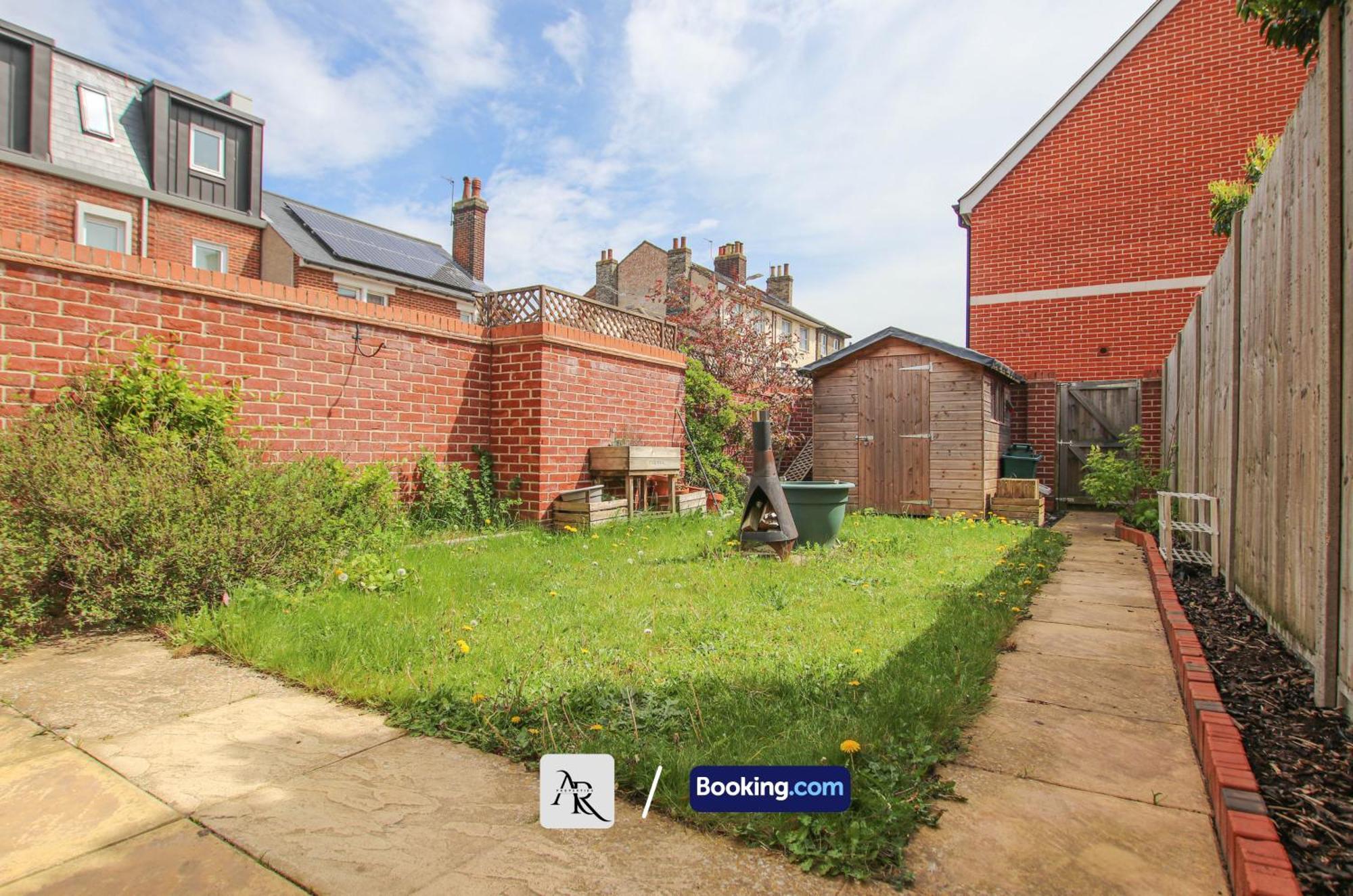 Cozy House By Ar Properties Short Lets & Serviced Accommodation Colchester Bagian luar foto
