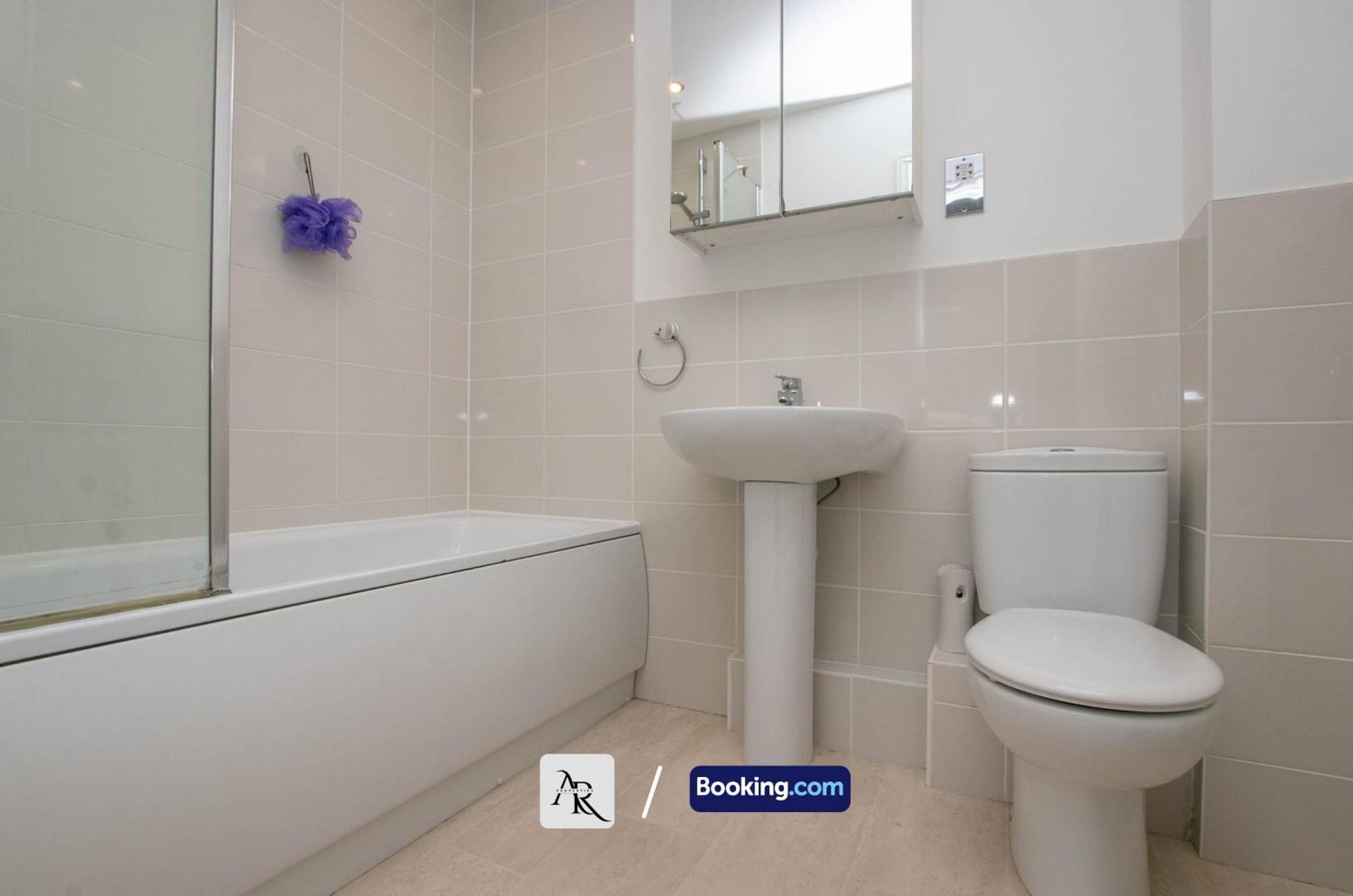 Cozy House By Ar Properties Short Lets & Serviced Accommodation Colchester Bagian luar foto